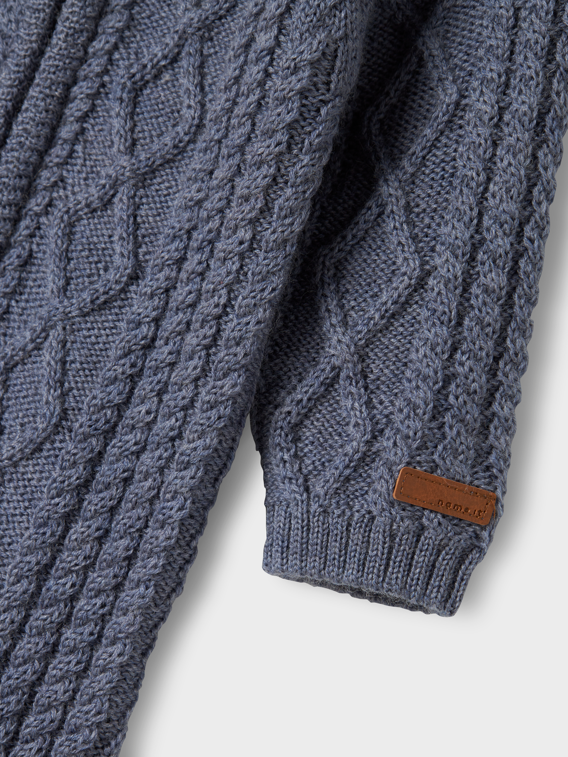 model_shot-front_full